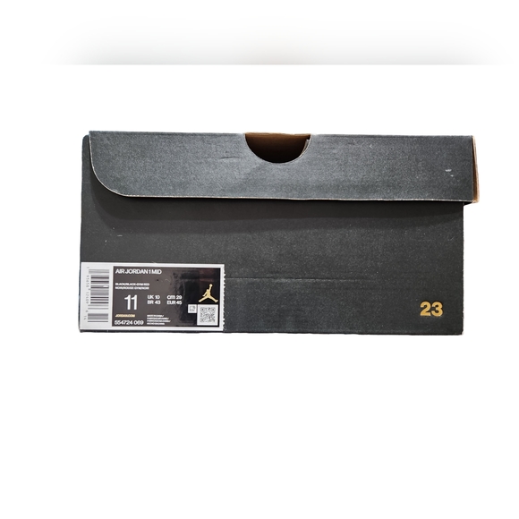 Nike Air Jordans 1MID - Picture 6 of 7